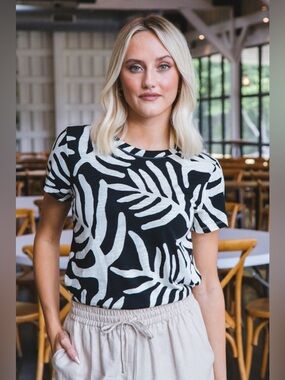 NWOT! The Perfect Tee / Night Palm / Sanctuary / Black & White / Size Medium